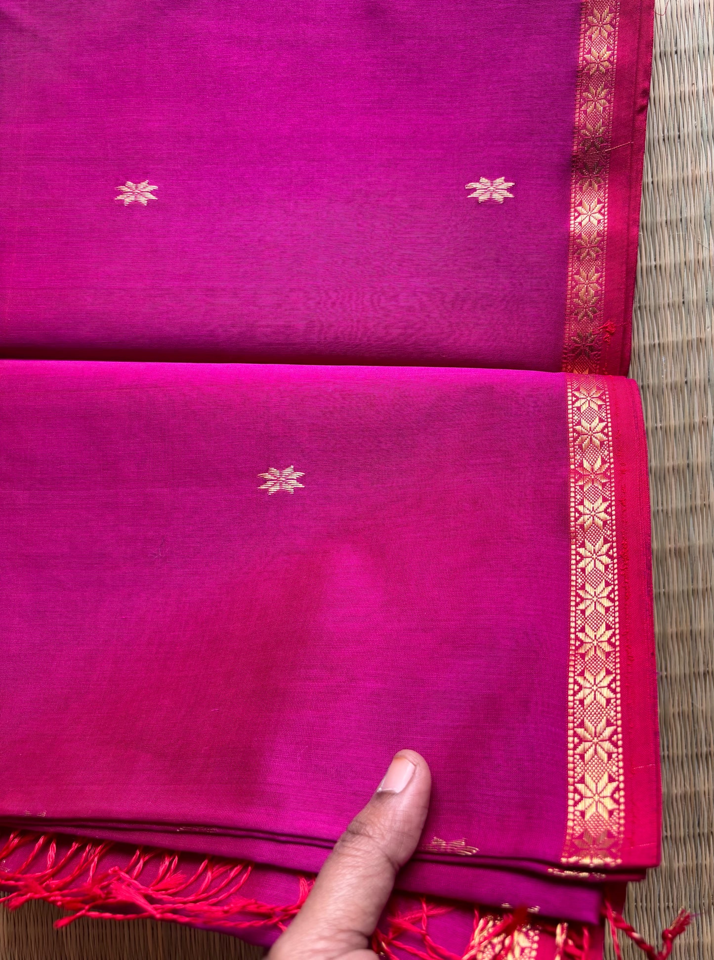 Bright Pink Handloom Maheshwari Saree with Small Gold Border