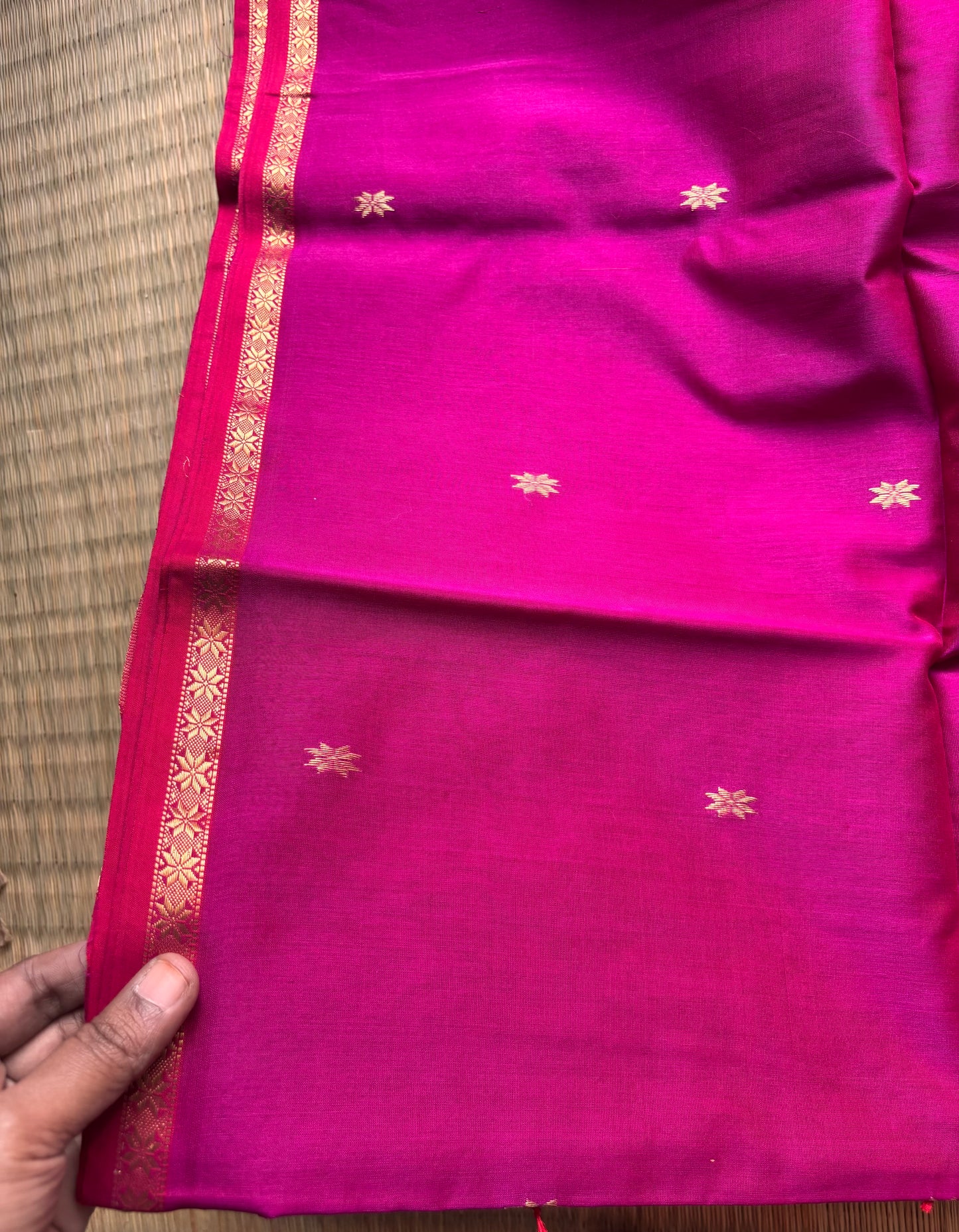 Bright Pink Handloom Maheshwari Saree with Small Gold Border