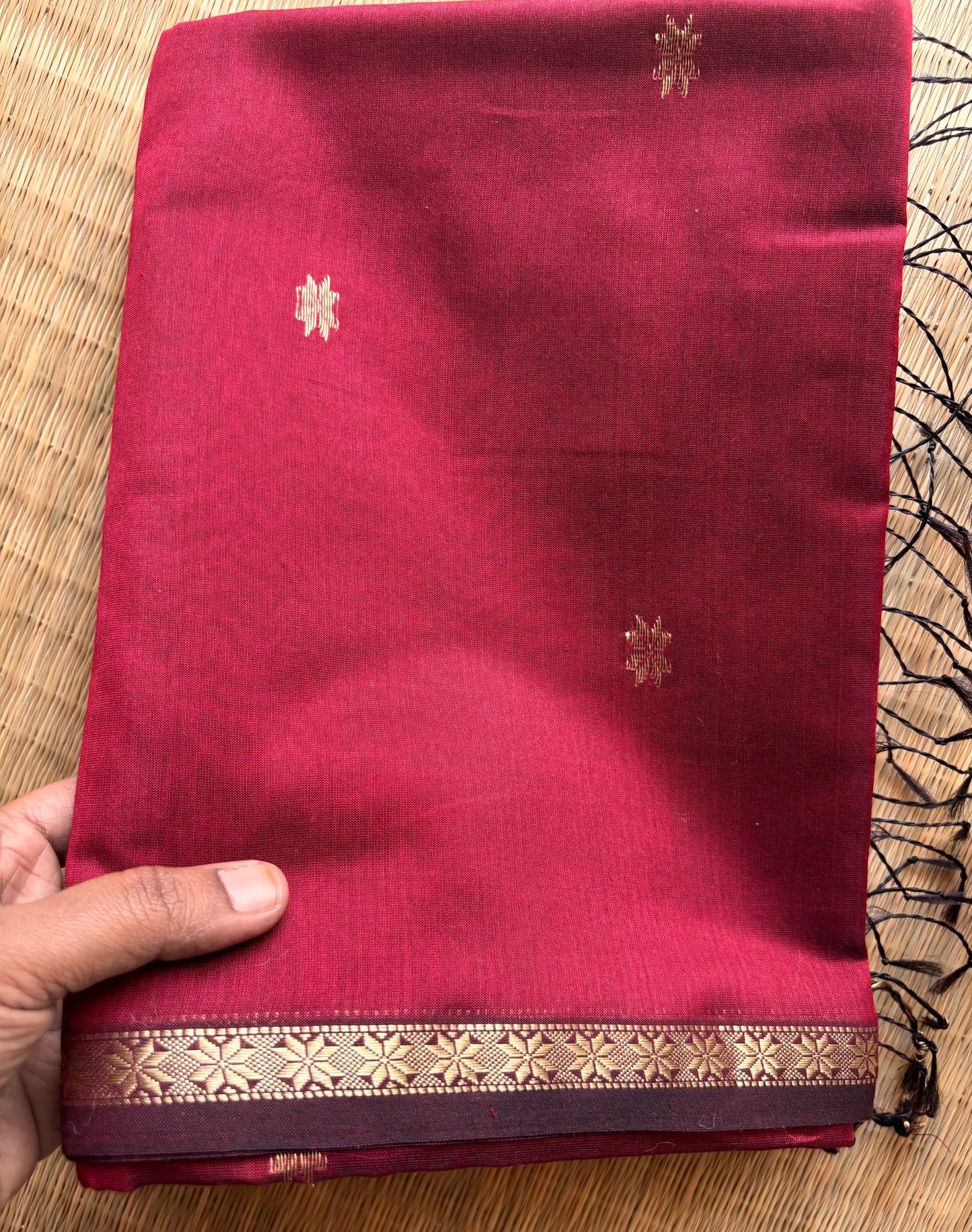 Maroon Handloom Maheshwari Saree with Small Gold Border