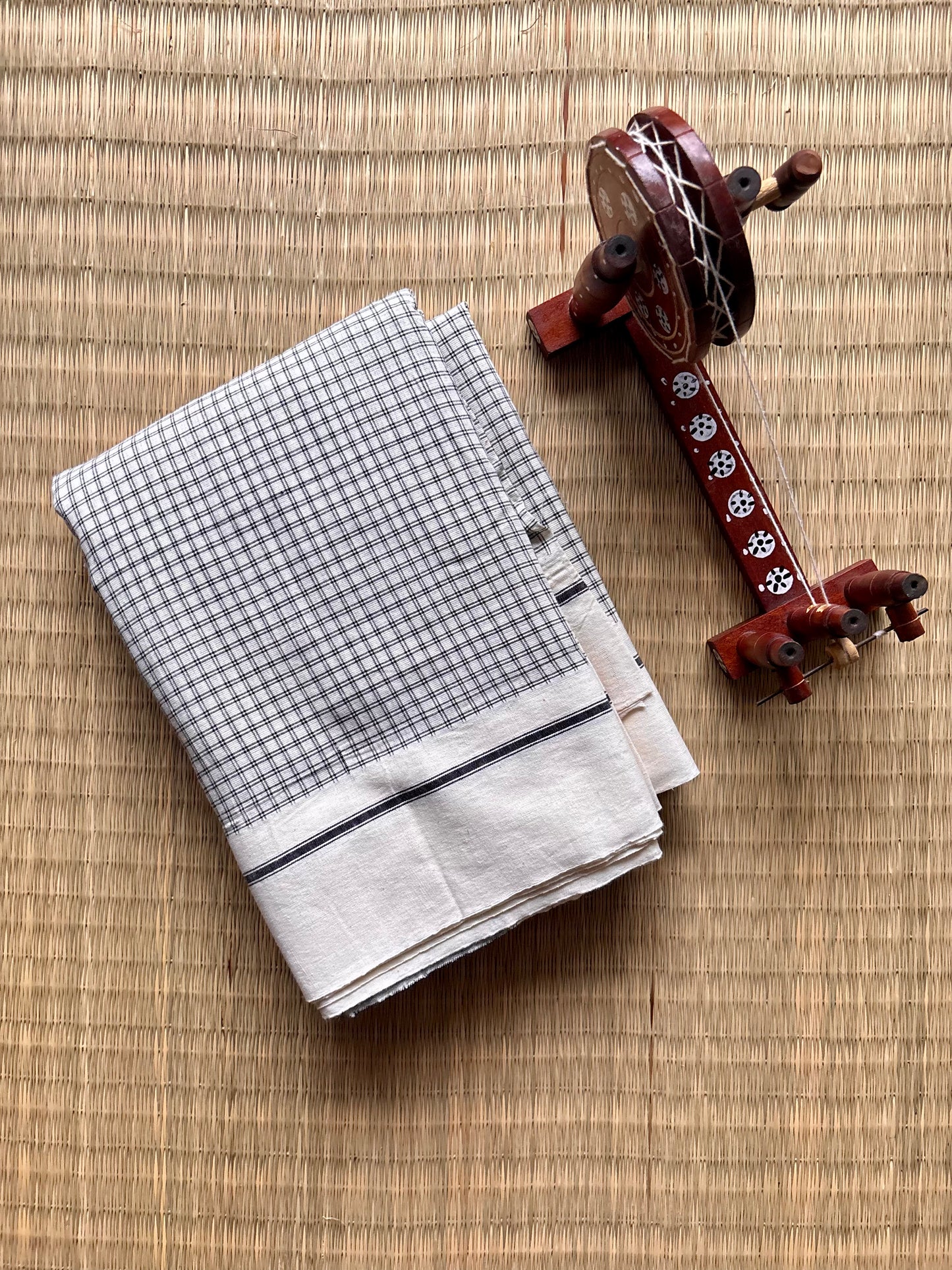 Off-White Patteda Anchu Cotton Handloom Saree