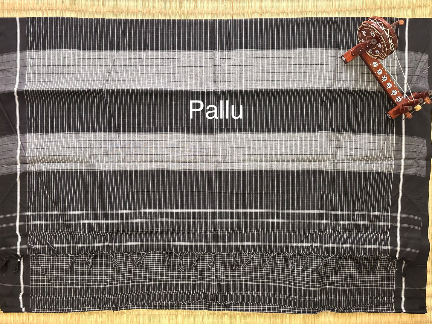 Classic Black Patteda Anchu Cotton Handloom Saree